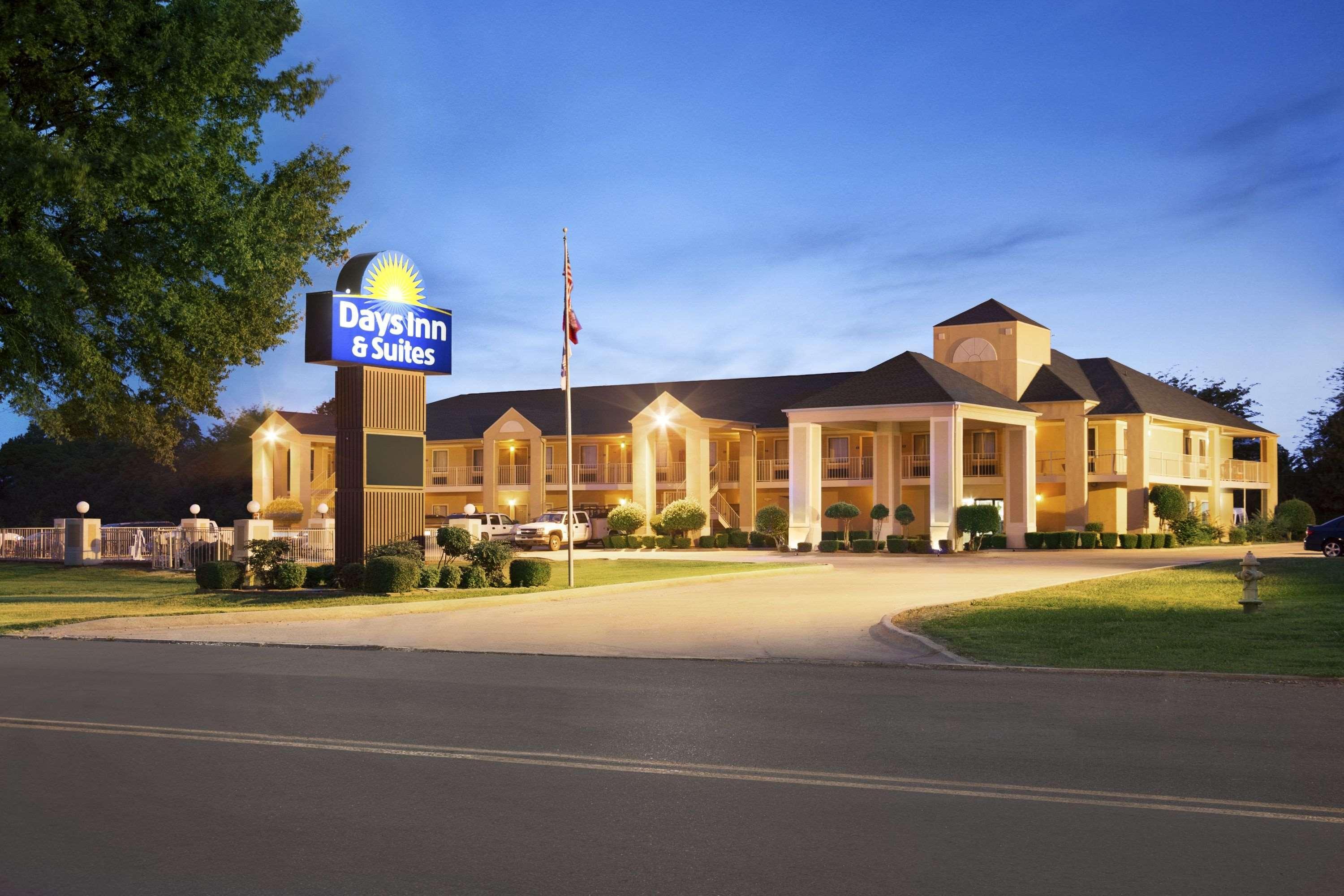 Days Inn & Suites By Wyndham Stuttgart Zewnętrze zdjęcie