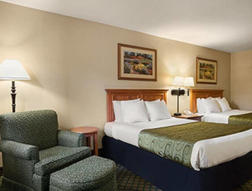 Days Inn & Suites By Wyndham Stuttgart Zewnętrze zdjęcie